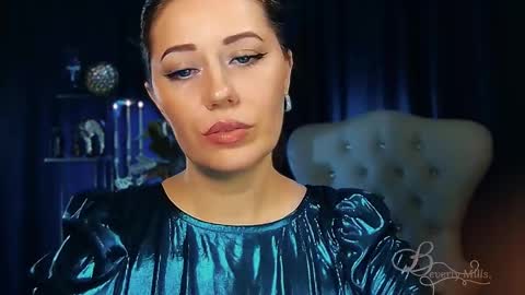 Snapshot of missbeverlymills chatting on 05/01/26, 05:12 The divine Beverly online show from 05/01/26, 05:12