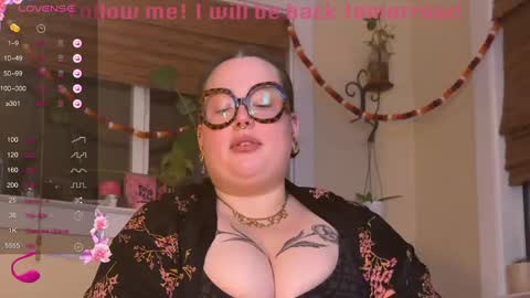 Snapshot of missbika chatting on 12/18/24, 02:10 Miss Bika online show from 12/18/24, 02:10