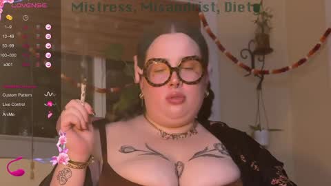 Snapshot of missbika chatting on 12/19/24, 01:39 Miss Bika online show from 12/19/24, 01:39