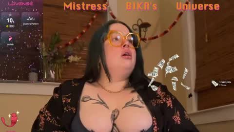 Snapshot of missbika chatting on 03/04/25, 02:27 Miss Bika online show from 03/04/25, 02:27