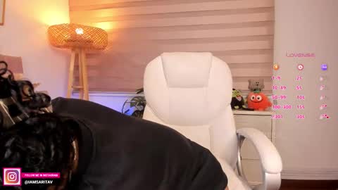 Sara Vanegas online show from 10/29/25, 01:57