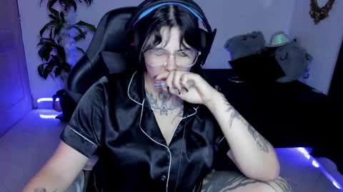 Snapshot of misscharlottte_18 chatting on 12/24/24, 08:00 Missy Charlottte.  Hey remember to give me a thumbs up ty online show from 12/24/24, 08:00