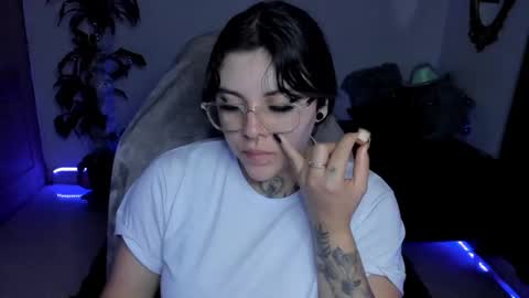 Snapshot of misscharlottte_18 chatting on 12/25/24, 07:03 Missy Charlottte.  Hey remember to give me a thumbs up ty online show from 12/25/24, 07:03