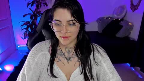 Snapshot of misscharlottte_18 chatting on 01/09/25, 06:06 Missy Charlottte.  Hey remember to give me a thumbs up ty online show from 01/09/25, 06:06