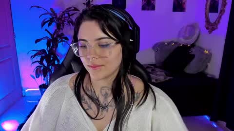 Snapshot of misscharlottte_18 chatting on 01/09/25, 09:16 Missy Charlottte.  Hey remember to give me a thumbs up ty online show from 01/09/25, 09:16