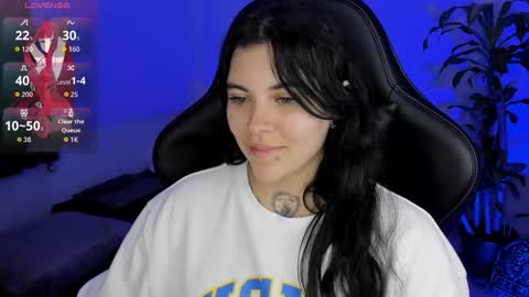 Snapshot of misscharlottte_18 chatting on 10/29/25, 04:04 Missy Charlottte.  Hey remember to give me a thumbs up ty online show from 10/29/25, 04:04