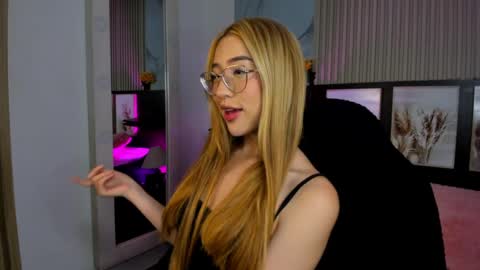 misscheelsee_as online show from 09/16/25, 10:00