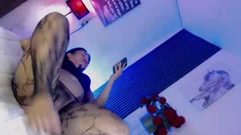 Nicole online show from 10/11/25, 05:50