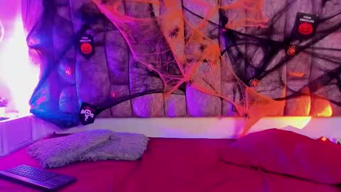 dahlia online show from 10/24/25, 02:57