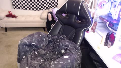 Snapshot of missdanibluee chatting on 12/03/24, 11:33 missdanibluee online show from 12/03/24, 11:33