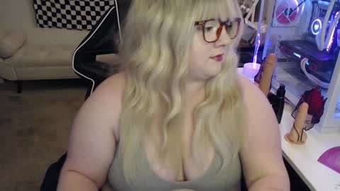 Snapshot of missdanibluee chatting on 12/12/24, 08:47 missdanibluee online show from 12/12/24, 08:47