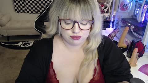 Snapshot of missdanibluee chatting on 12/16/24, 11:55 missdanibluee online show from 12/16/24, 11:55