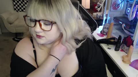 Snapshot of missdanibluee chatting on 12/19/24, 08:56 missdanibluee online show from 12/19/24, 08:56