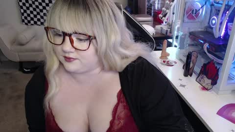 Snapshot of missdanibluee chatting on 02/05/25, 09:50 missdanibluee online show from 02/05/25, 09:50