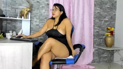 missdeborah20 online show from 10/23/25, 12:54
