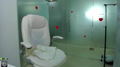 Snapshot of missdominna chatting on 01/10/26, 04:14 Miss Domina online show from 01/10/26, 04:14