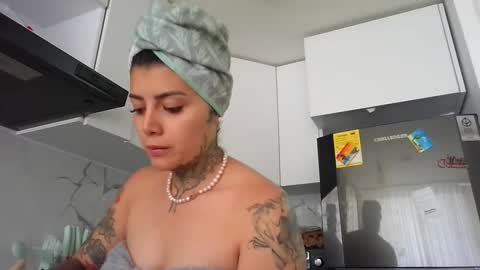 Snapshot of misselii chatting on 01/26/25, 05:23 melodie online show from 01/26/25, 05:23