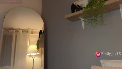 Snapshot of missemily_11 chatting on 03/25/26, 09:59 Yuliana online show from 03/25/26, 09:59