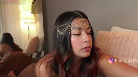 Snapshot of missemily_11 chatting on 05/15/26, 11:17 Yuliana online show from 05/15/26, 11:17