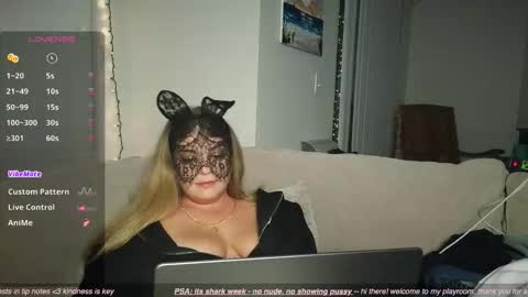 Snapshot of missemmbeex chatting on 12/22/25, 03:03 missemmbeex online show from 12/22/25, 03:03