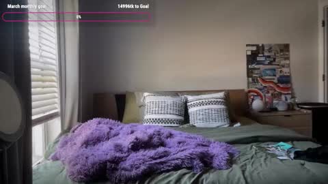 Snapshot of missemmbeex chatting on 03/25/26, 04:13 missemmbeex online show from 03/25/26, 04:13