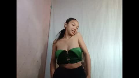 Snapshot of missfireangel chatting on 03/29/26, 12:16 MadagascarQueen online show from 03/29/26, 12:16