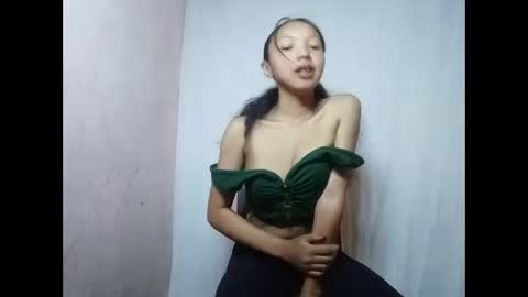 Snapshot of missfireangel chatting on 04/08/26, 08:58 MadagascarQueen online show from 04/08/26, 08:58