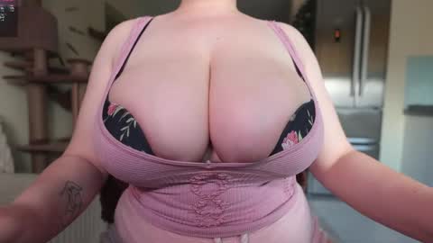 Snapshot of missfreyaxxx chatting on 05/22/26, 10:43 MissFreyaXXX online show from 05/22/26, 10:43