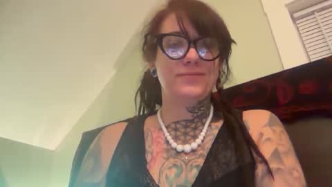 misshoneybadger333 online show from 11/08/25, 11:58