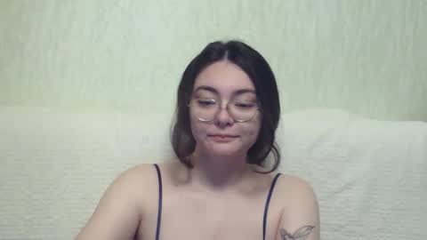 Snapshot of missis_mona chatting on 12/23/24, 08:22 missis mona online show from 12/23/24, 08:22