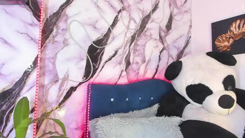 kassandra lazcano online show from 04/18/26, 01:09