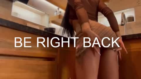 Snapshot of missketzaly chatting on 02/27/25, 01:07 Ania online show from 02/27/25, 01:07