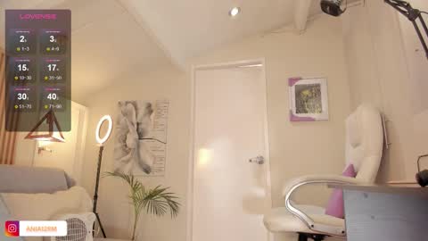 Snapshot of missketzaly chatting on 10/30/25, 02:18 Ania online show from 10/30/25, 02:18