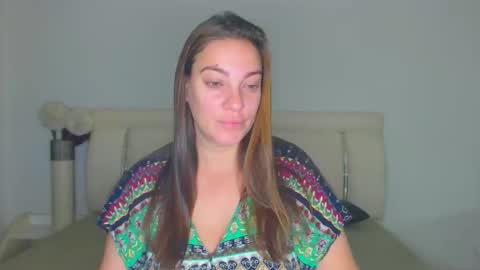 Snapshot of misskhloe chatting on 11/24/25, 03:28 Khloe online show from 11/24/25, 03:28