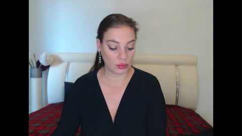 Snapshot of misskhloe chatting on 12/01/25, 10:53 Khloe online show from 12/01/25, 10:53