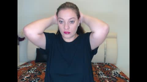 Snapshot of misskhloe chatting on 12/14/25, 07:25 Khloe online show from 12/14/25, 07:25