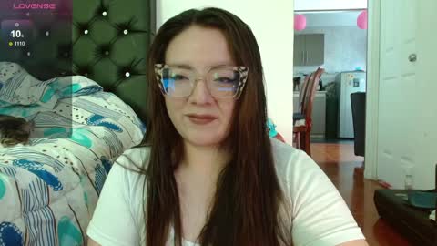 Snapshot of misslady__eva chatting on 02/27/25, 02:21 eva online show from 02/27/25, 02:21
