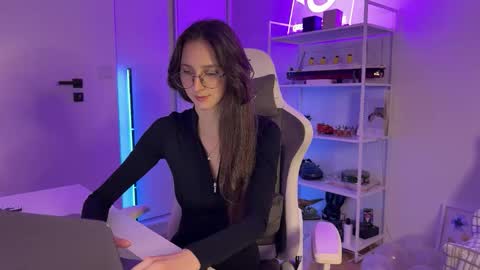 misslalii online show from 12/03/25, 07:56