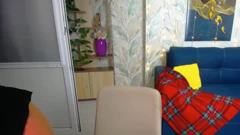 MissLaura online show from 12/22/25, 07:05