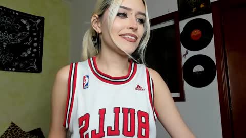 Miss Luna online show from 02/21/25, 08:16