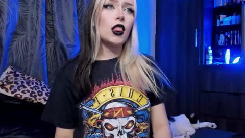 Miss Luna online show from 10/15/25, 01:17