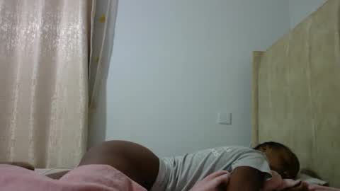 Snapshot of misslunah1 chatting on 04/14/26, 02:17 lunah online show from 04/14/26, 02:17