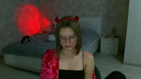 Snapshot of missmariat chatting on 10/29/25, 05:14 OneGoddess online show from 10/29/25, 05:14