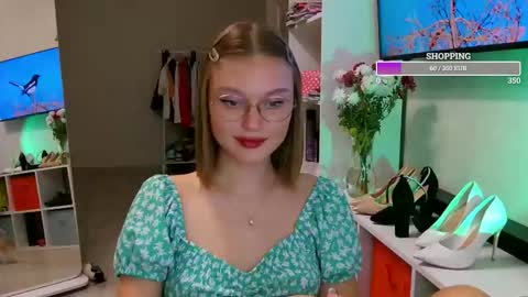 Snapshot of missmariat chatting on 11/04/25, 04:39 OneGoddess online show from 11/04/25, 04:39