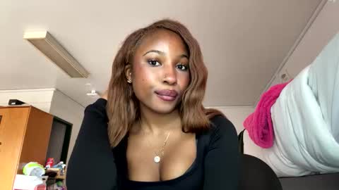 missmarimac online show from 02/23/26, 04:37