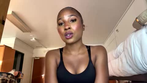 missmarimac online show from 05/05/26, 11:02