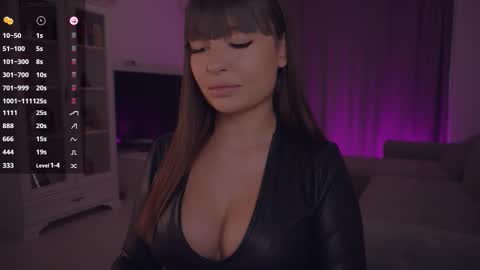 LUXXANDRA online show from 11/23/25, 09:42