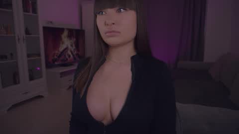 LUXXANDRA online show from 02/25/26, 06:45