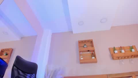 Mia  online show from 11/09/25, 11:52