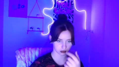 Mia online show from 11/26/25, 07:04